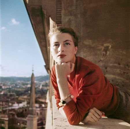 Capucine, một nữ diễn viên kiêm người mẫu của Pháp. Bức ảnh được chụp tại Rome, Ý tháng 8/1951.