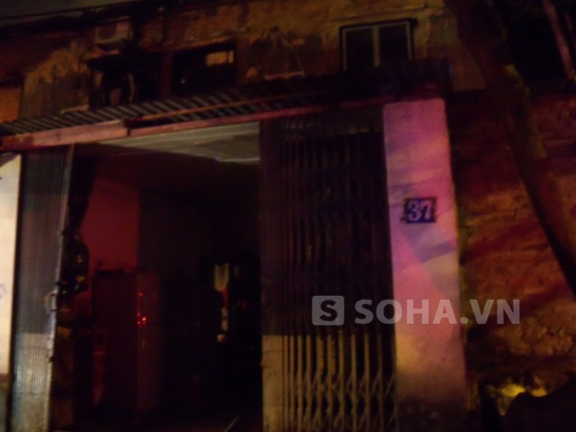 Cháy ngùn ngụt trong đêm, 10 căn hộ ở Hà Nội chìm trong biển lửa