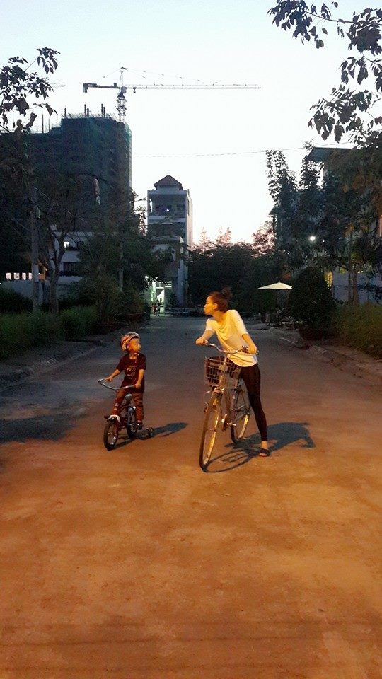 Muôn kiểu ăn Tết của sao Việt