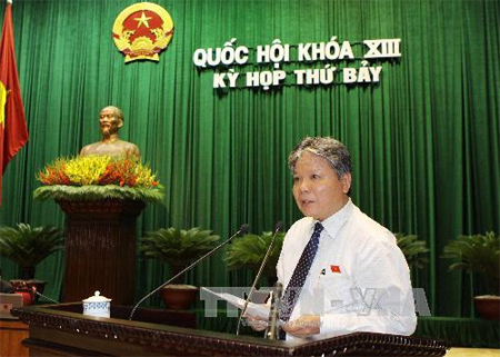 Bộ trưởng Bộ tư pháp Hà Hùng Cường, thừa ủy quyền của Thủ tướng Chính phủ, trình bày Tờ trình về dự án Luật sửa đổi, bổ sung một số điều của Luật quốc tịch Việt Nam