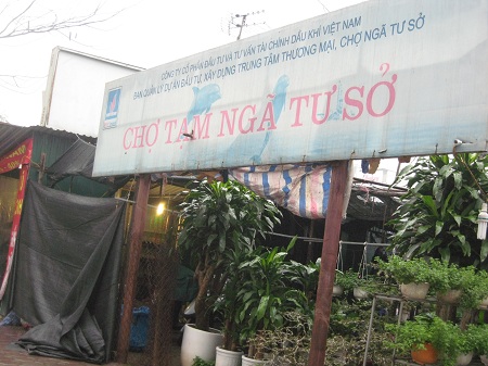 Chợ tạm Ngã Tư Sở được lập ra để chờ Dự án TTTM Ngã Tư Sở 20 tầng.