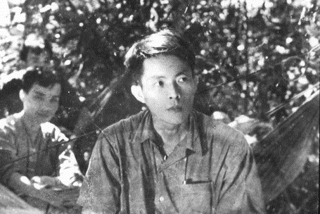 Nhà văn Anh Đức tại Chiến khu.