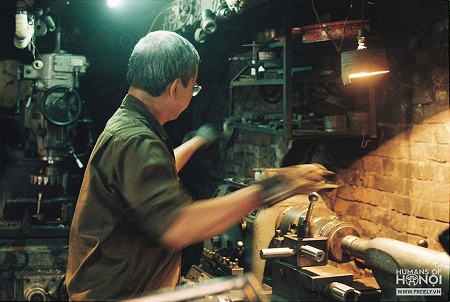 - Cháu học lớp mấy rồi?