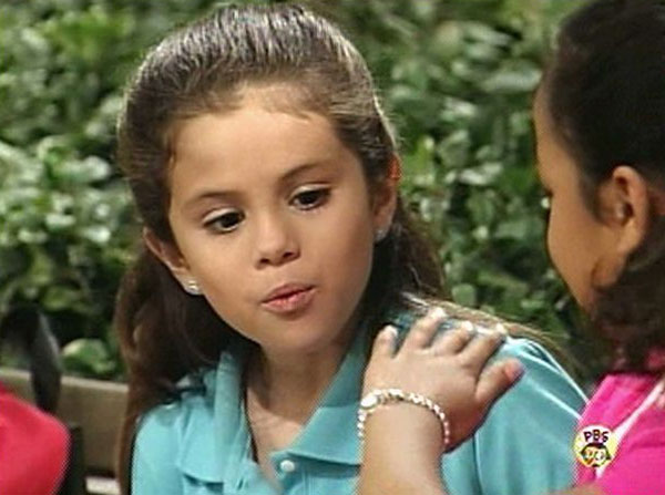 Selena Gomez chạm ngõ điện ảnh năm 10 tuổi với phim Barney & Friends (từ năm 2002 đến 2004). Nhờ tài năng diễn xuất và ca hát cũng như ngoại hình dễ thương, Selena đã được mệnh danh là công chúa Disney trong suốt nhiều năm.