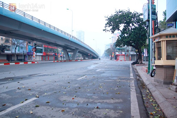 Hà Nội sâu lắng, vắng lặng ngày mùng 1 Tết 13