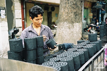 - Cháu học lớp mấy rồi?