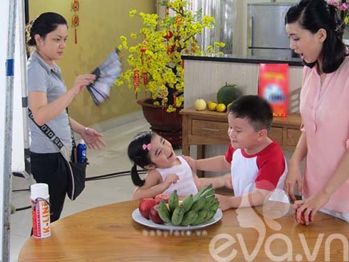 Chuyện chưa biết về trẻ em Việt đi quay quảng cáo