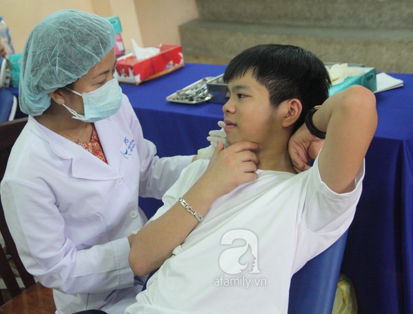 Nhật Nam và Quang Anh cùng P/S Bảo vệ nụ cười Việt Nam 17