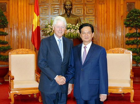 Thủ tướng Nguyễn Tấn Dũng tiếp cựu Tổng thống Mỹ Clinton.