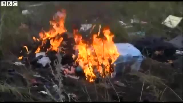 Clip máy bay Malaysia chở gần 300 người cháy vụn tại hiện trường