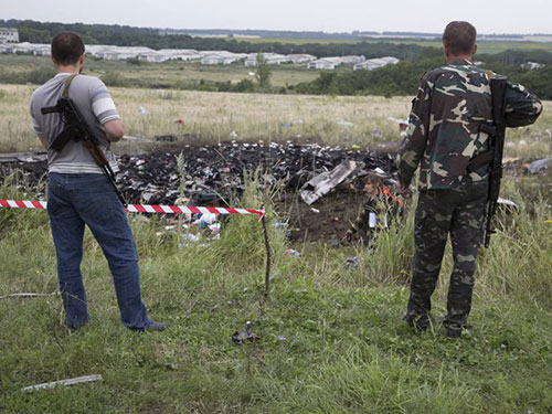 Chuyến bay MH17 của Malaysia Airlines vỡ nát trên đất Ukraine Ảnh: USA TODAY
