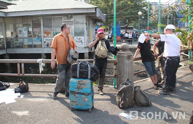 Tàu cánh ngầm bốc cháy, 80 hành khách nhảy xuống sông thoát thân