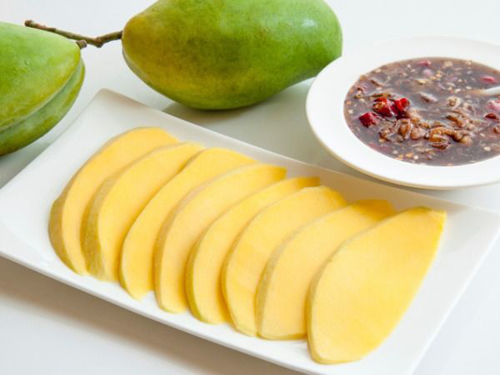 Xoài là một trong những loại trái cây làm tăng trọng lượng. Ảnh: idiva