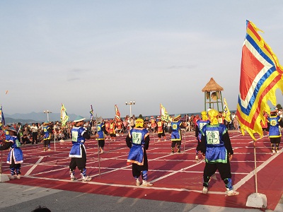 Chơi cờ người ngày Tết.
