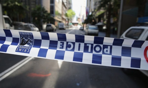 Cập nhật: 5 con tin hoảng sợ chạy thoát khỏi kẻ bắt cóc trong quán cafe ngay giữa Sydney 26