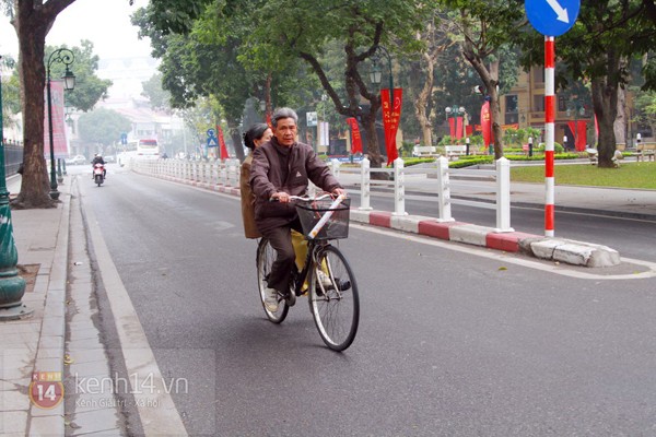 Hà Nội sâu lắng, vắng lặng ngày mùng 1 Tết 26