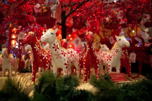 MALAYSIA, Kuala Lumpur : Horse statues, signifying the forthcoming Year of the Horse, are seen displayed at a shopping mall ahead of the Chinese Lunar New Year in Kuala Lumpur on January 20, 2014. The Lunar New Year falls on January 31 and marks the beginning of the Spring Festival holiday. AFP PHOTO / MOHD RASFAN