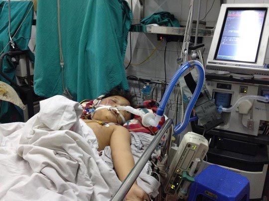 Cháu bé 8 tuổi bị bố đánh chết Cháu bé 8 tuổi bị bố đánh chết
