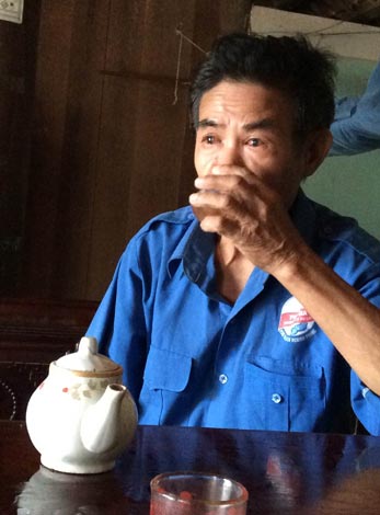 Ông Mình uất nghẹn khi kể về những ngày đi tìm con.