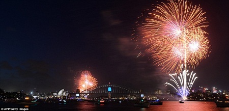 Người
dân Sydney sớm đổ ra đường từ sáng để tìm được cho mình một chỗ ngắm pháo hoa
ưng ý.