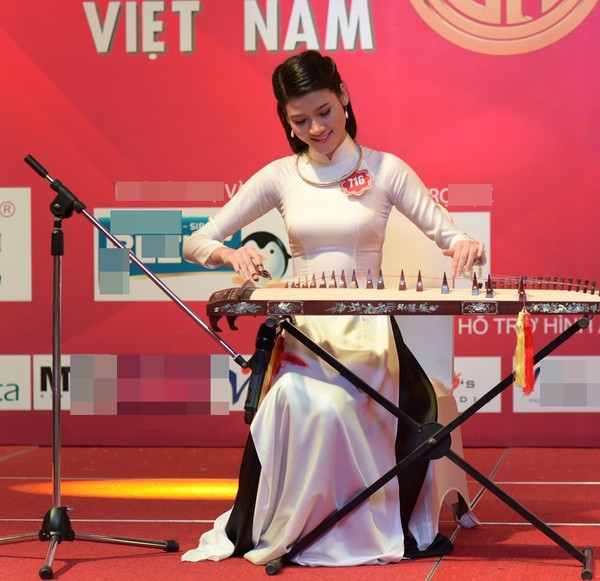 Xem 38 thí sinh Hoa hậu VN múa võ, chơi đàn 3
