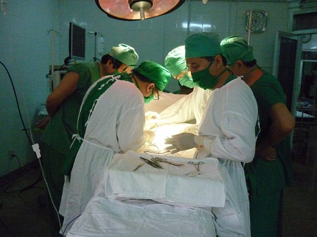 Thuê chuyên gia giỏi với hình thức cầm tay chỉ việc để tạo bước phát triển nhanh hơn cho ngành y tế.