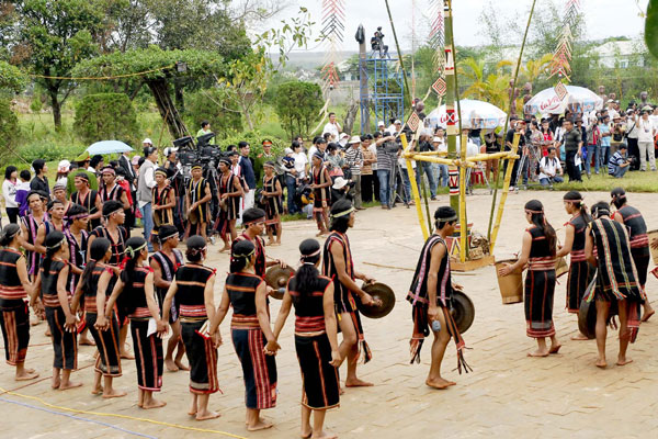 
	Không gian cồng chiêng Tây Nguyên.