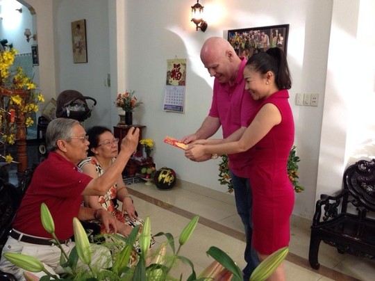 Muôn kiểu ăn Tết của sao Việt