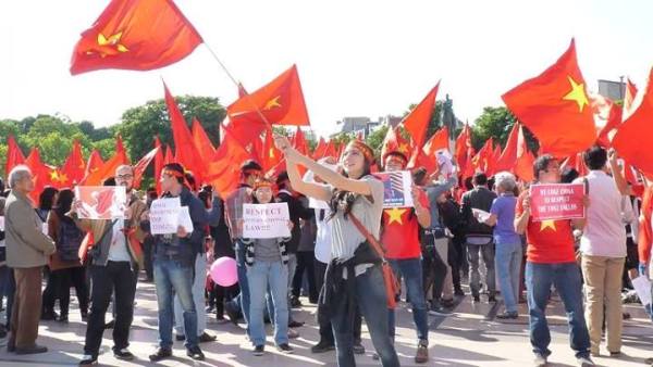 biểu tình, Paris, chủ quyền, Biển Đông, giàn khoan, TQ