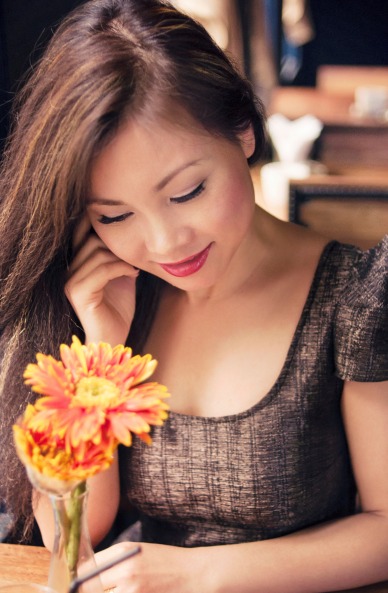 Một cô gái 25 tuổi vẫn còn trinh nhưng hẹn hò lả lơi với 3 người đàn ông cùng lúc thì không thể coi là “tiết hạnh” được.