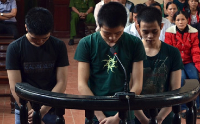Nhóm đối tượng hiếp dâm trẻ em bị xét xử.