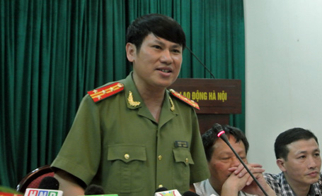 Đại tá Nguyễn Văn Viện trao đổi với báo chí chiều ngày 5/8.
