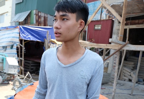 Giây phút nam thanh niên bị ném đá dưới hồ đến chết 4