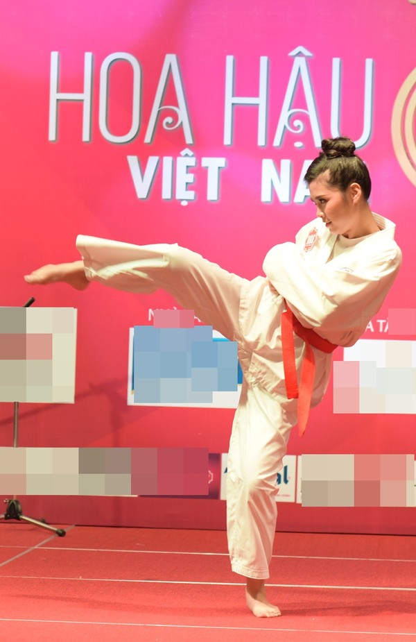Xem 38 thí sinh Hoa hậu VN múa võ, chơi đàn 4