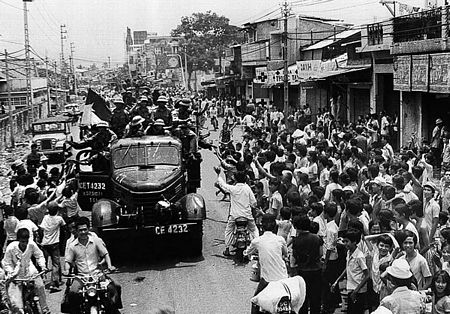 Ngày 30/4/1975, chiếc xe tăng giải phóng tiến vào dinh Độc Lập tại thành phố Sài Gòn báo hiệu sự sụp đổ của chủ nghĩa thực dân mới và tay sai ở miền Nam Việt Nam.