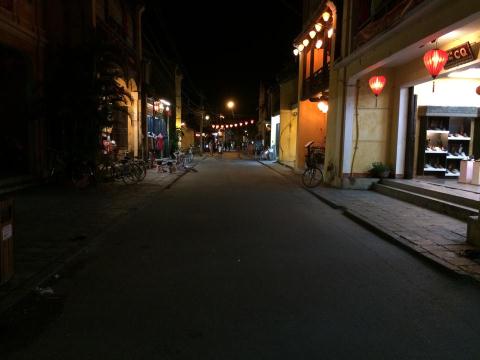 Chưa bao giờ Hội An vắng vẻ như 
