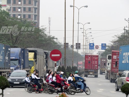 Lao ầm ầm, hung thần đất Cảng trêu ngươi tử thần