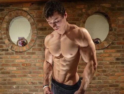 Zach Zeiler và những hình ảnh khó tin sau gần 5 năm điều trị chống ung thư ác tính