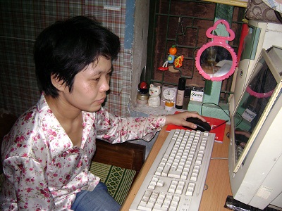 Ngọc Lan trong căn phòng chật chội.