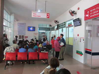Nhiều khoa khám bệnh đã được đầu tư khang trang, rộng rãi và có biển hướng dẫn rõ ràng.