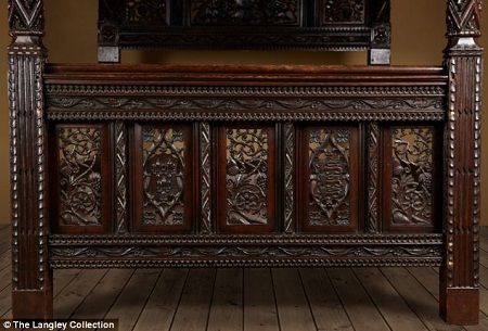 Chiếc giường cổ đã được chế tác sau khi vị vua đầu tiên của triều đại Tudor kết hôn vào năm 1486.