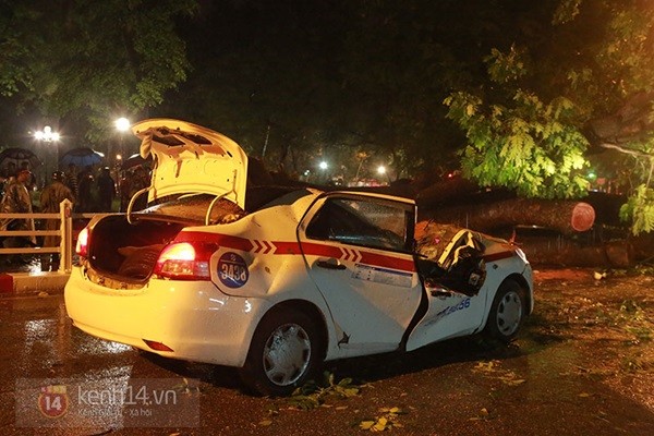 Nỗi đau đớn của gia đình tài xế taxi tử vong do bị cây đè trong đêm mưa 4 Nỗi đau đớn của gia đình tài xế taxi tử vong do bị cây đè trong đêm mưa 4