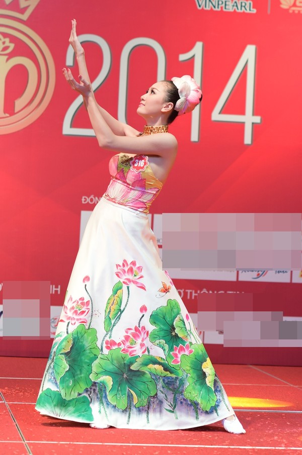 Xem 38 thí sinh Hoa hậu VN múa võ, chơi đàn 6