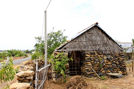 Những ngôi nhà đá đặc biệt.