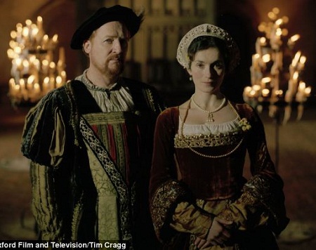 Chiếc giường cổ đã được chế tác sau khi vị vua đầu tiên của triều đại Tudor kết hôn vào năm 1486.