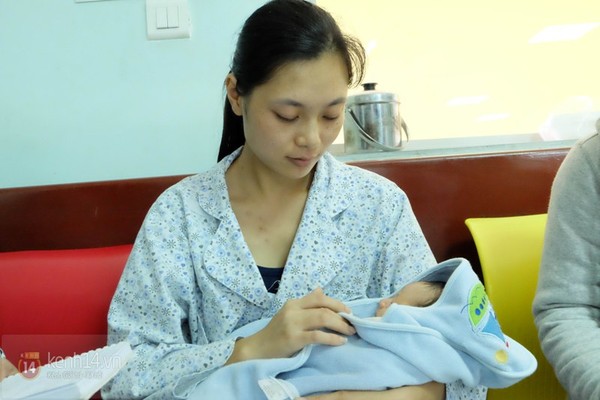 Hà Nội: Cư dân mạng xót xa bé trai sơ sinh lở loét khắp người bị cha mẹ bỏ rơi 7