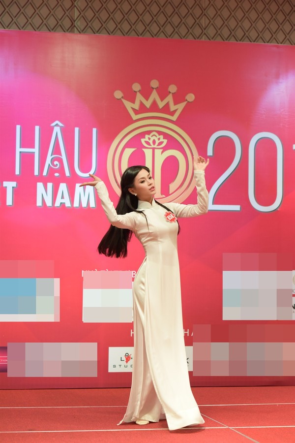 Xem 38 thí sinh Hoa hậu VN múa võ, chơi đàn 8