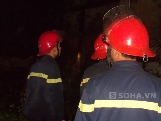 Cháy ngùn ngụt trong đêm, 10 căn hộ ở Hà Nội chìm trong biển lửa