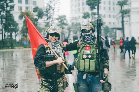 - Hai bạn hóa trang thành nhân vật nào vậy?