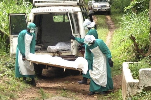 Rợn người hình ảnh chết chóc ở tâm đại dịch Ebola 9